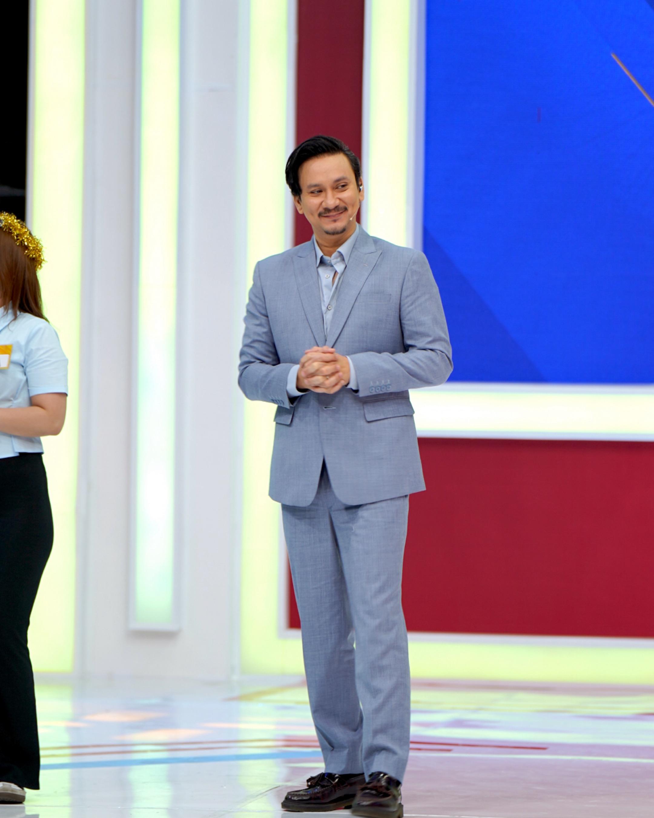 Vincent Rompies Pakai Jas Sikamba Tailor